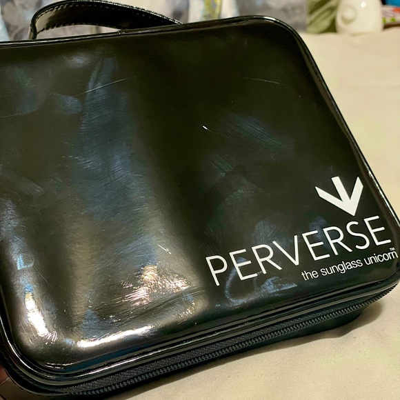 Black “Vain”Perverse eye glasses case - Picture 5 of 13